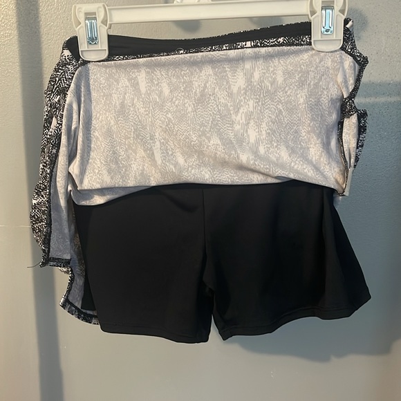 Stylish Black and White Women's skirt - Picture 6 of 11